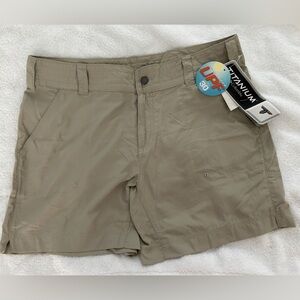 Columbia Titanium Omni Shade UPF 30 shorts size 14 NWT.
